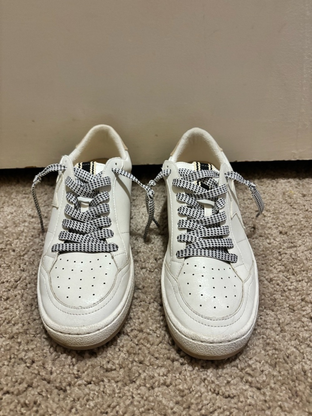 ShuShop White Sneakers with Black-Patterned Laces and Star Detail